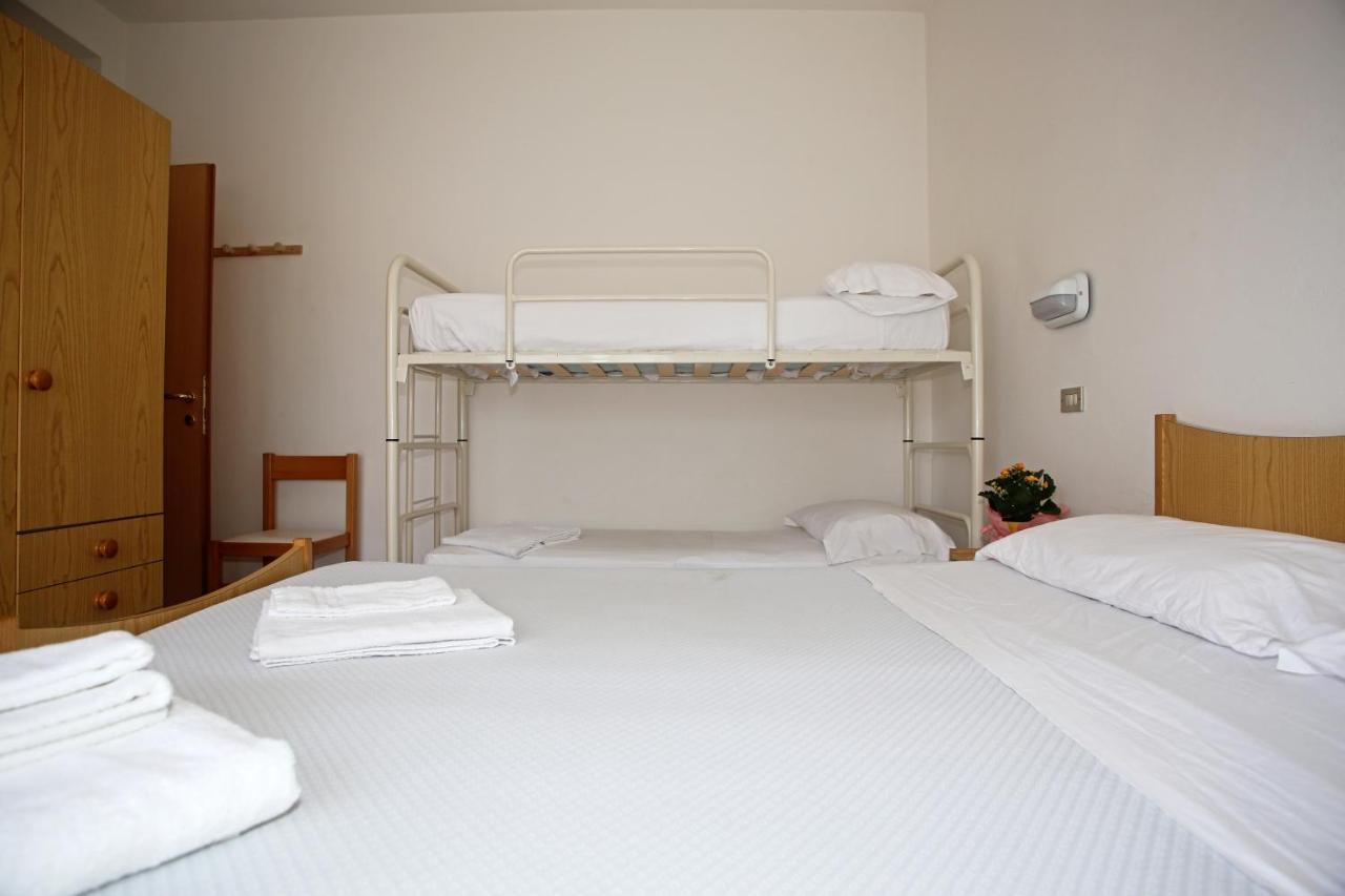 Hotel Serafini มิซาโน อาดรีอาติโก ภายนอก รูปภาพ