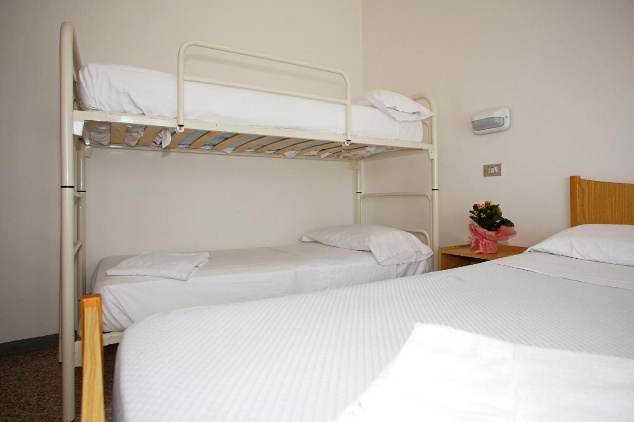 Hotel Serafini มิซาโน อาดรีอาติโก ภายนอก รูปภาพ
