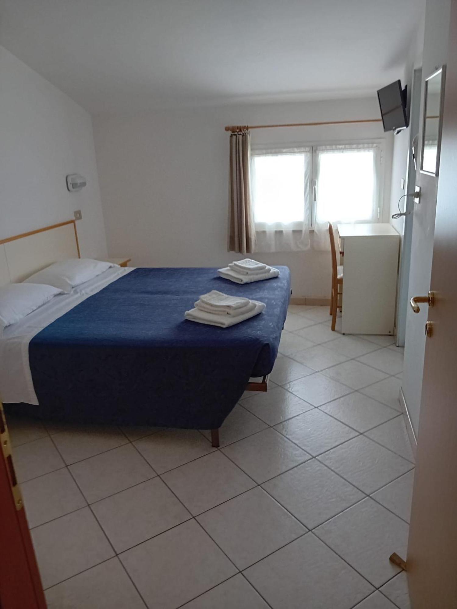 Hotel Serafini มิซาโน อาดรีอาติโก ภายนอก รูปภาพ