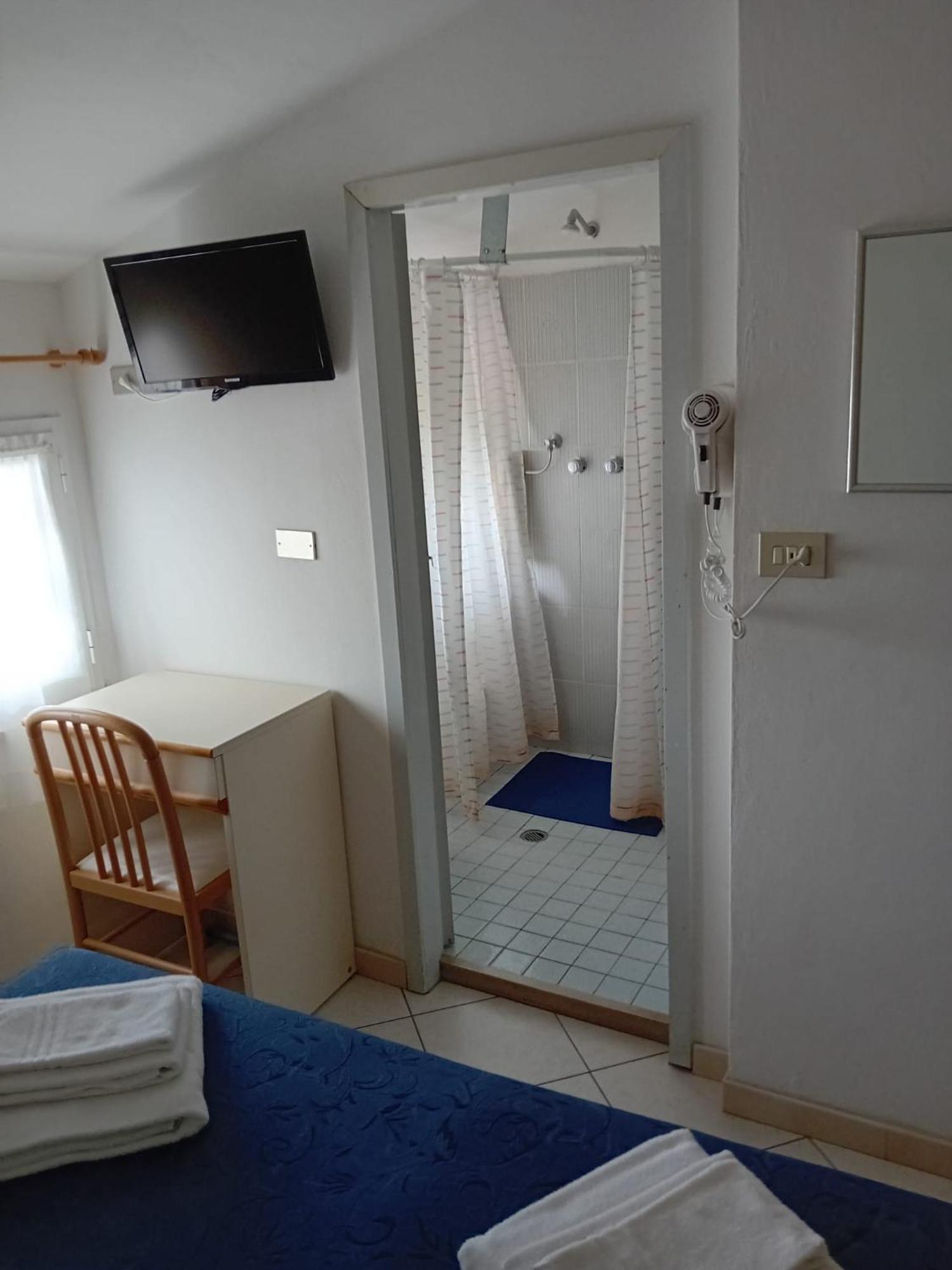 Hotel Serafini มิซาโน อาดรีอาติโก ภายนอก รูปภาพ