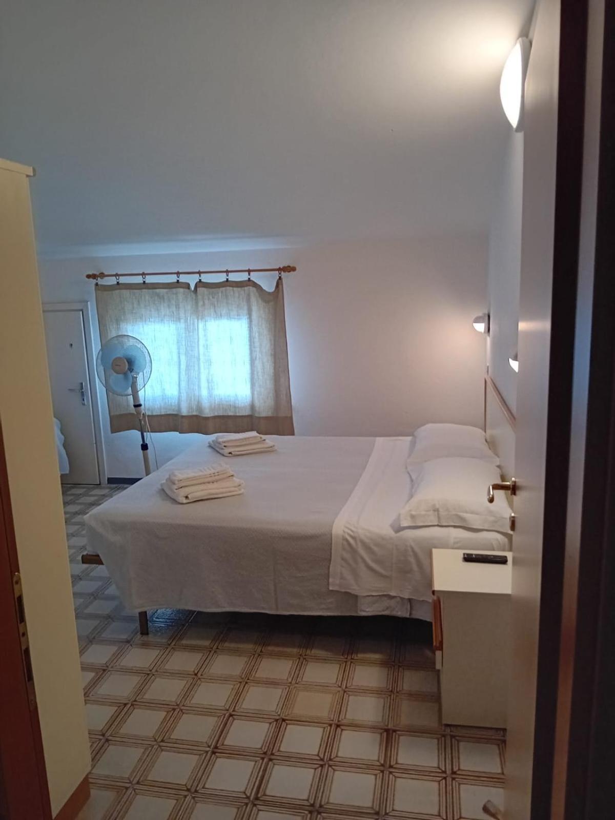 Hotel Serafini มิซาโน อาดรีอาติโก ภายนอก รูปภาพ