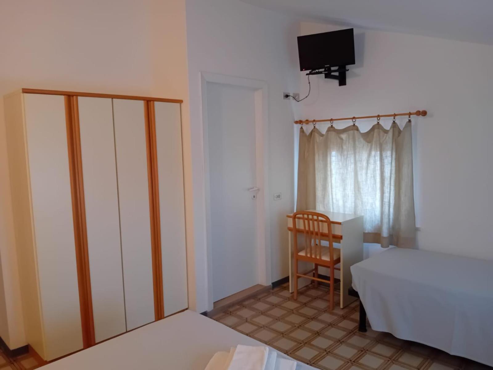 Hotel Serafini มิซาโน อาดรีอาติโก ภายนอก รูปภาพ