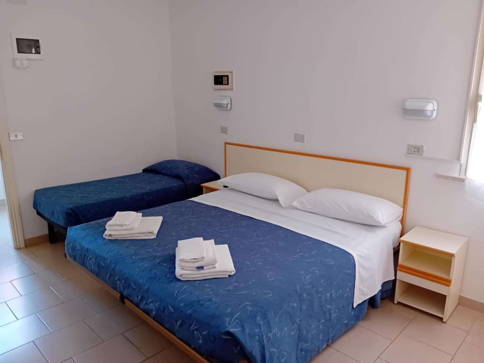 Hotel Serafini มิซาโน อาดรีอาติโก ภายนอก รูปภาพ